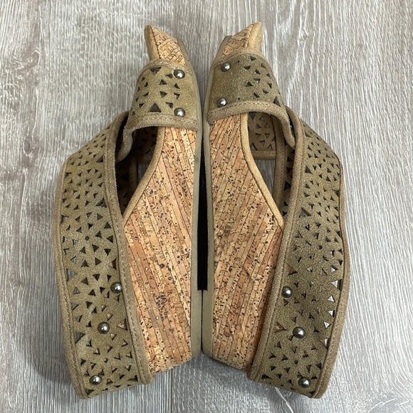 Minnetonka Lainey Laser Cut Suede Leather Cork Wedge Sandal Tan 9 - Picture 6 of 15